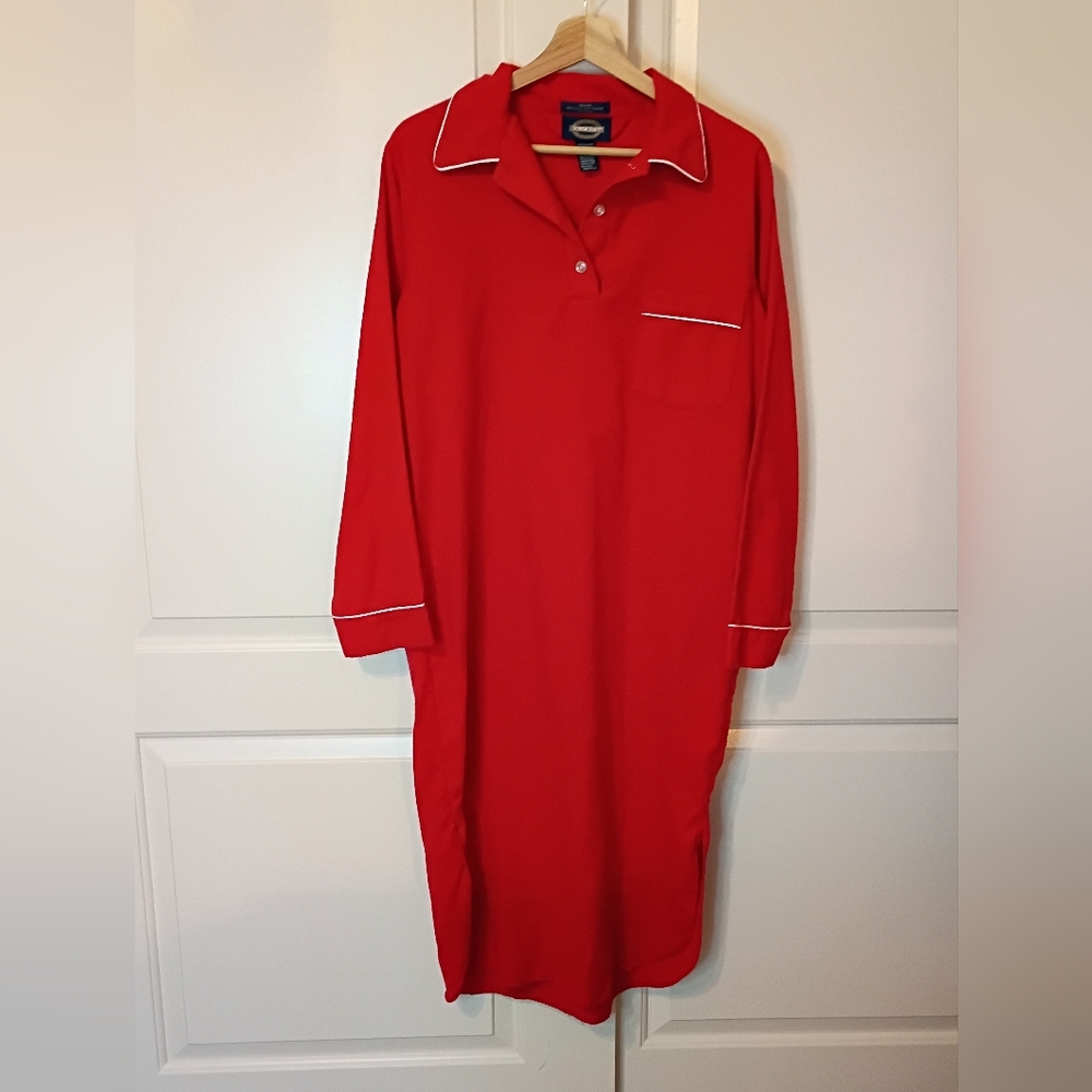 Vintage Towncraft Red Flannel Nightgown Size Medium Unisex